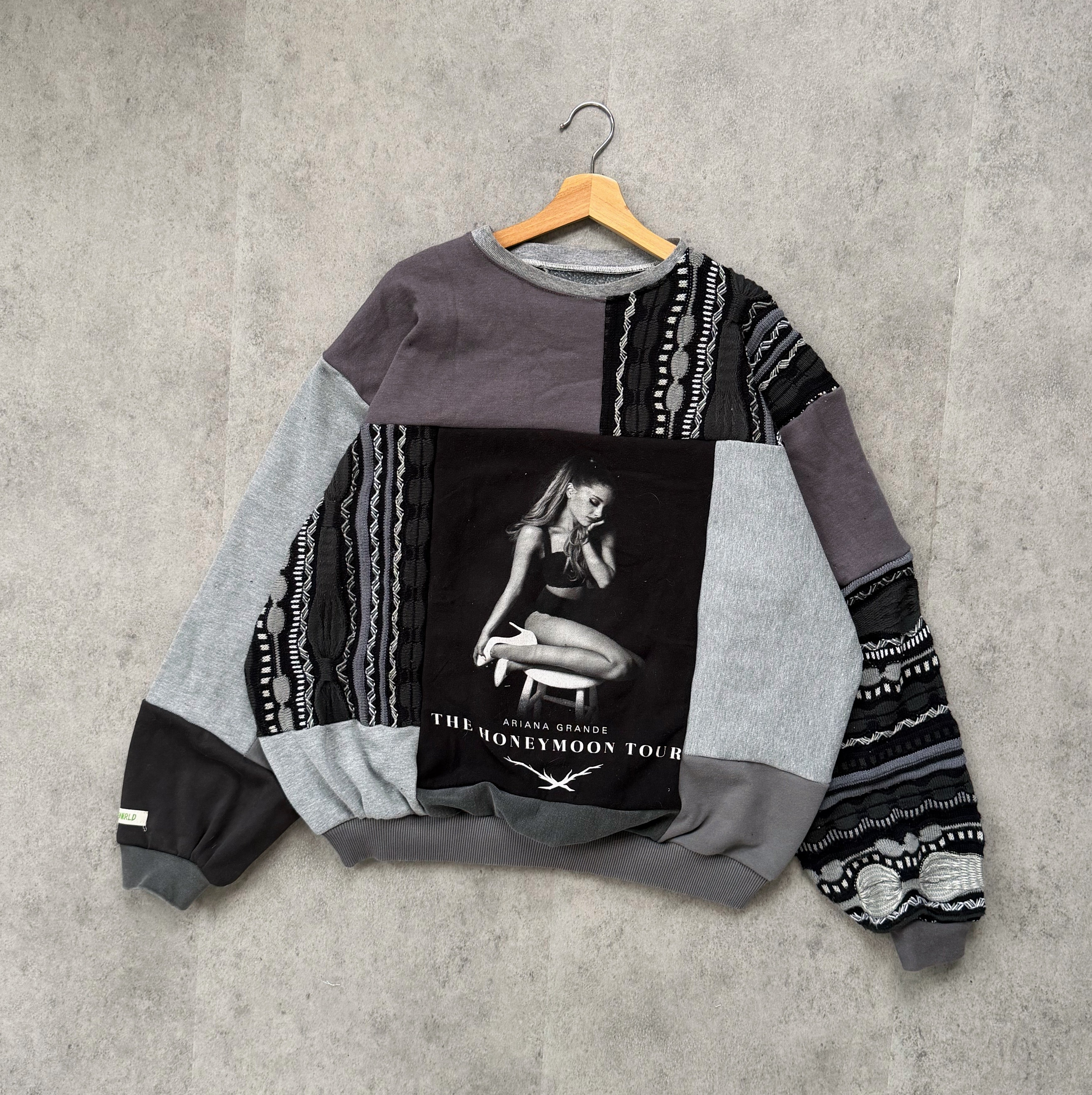 Ariana Grande (XS-XL)