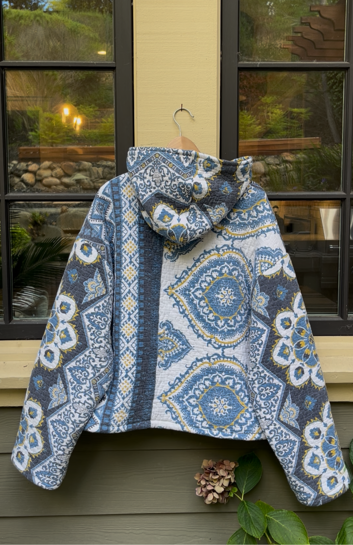 Coastal Light Hoodie (XS-XL)
