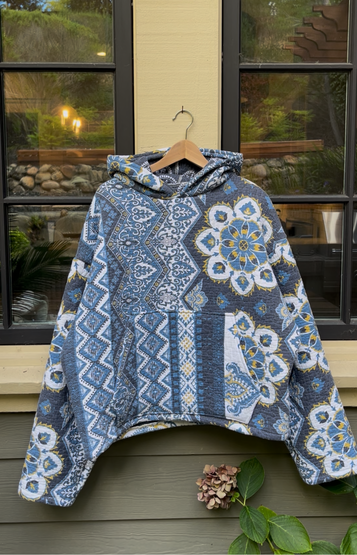 Coastal Light Hoodie (XS-XL)